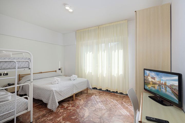 Room 6 of 30