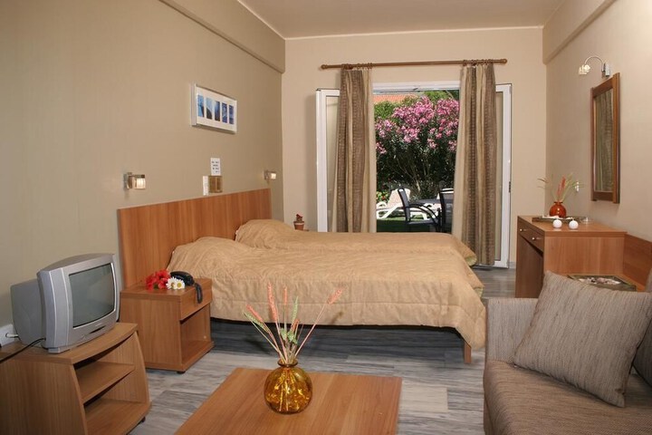 Room 3 of 38