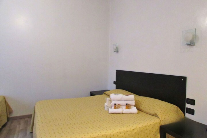 Room 16 of 27