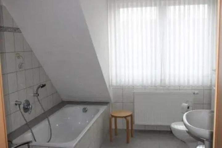 Room 8 of 14