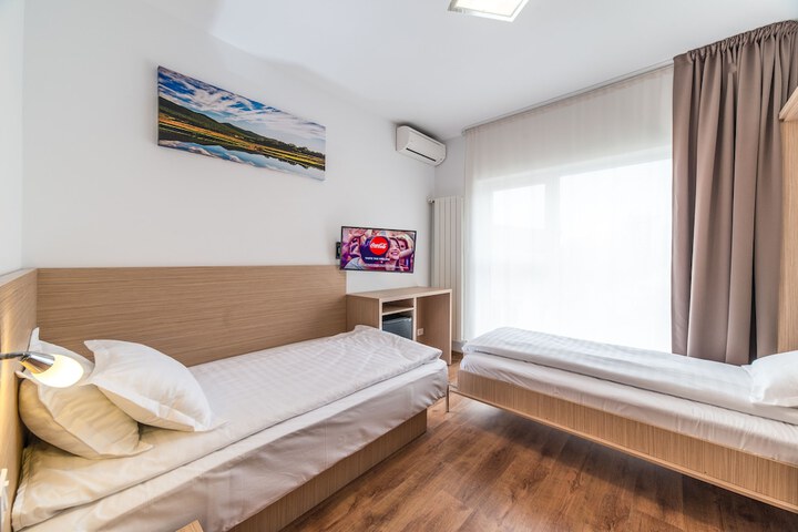 Room 7 of 73