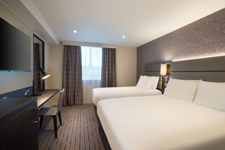 Room 9 of 42