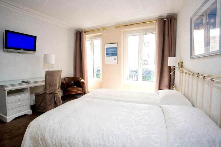 Room 4 of 54