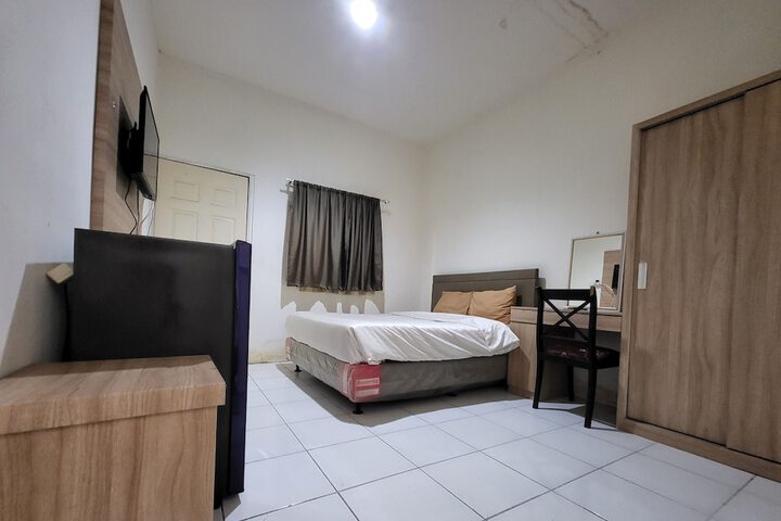 Room 5 of 12