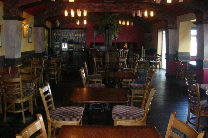 Dining 12 of 14