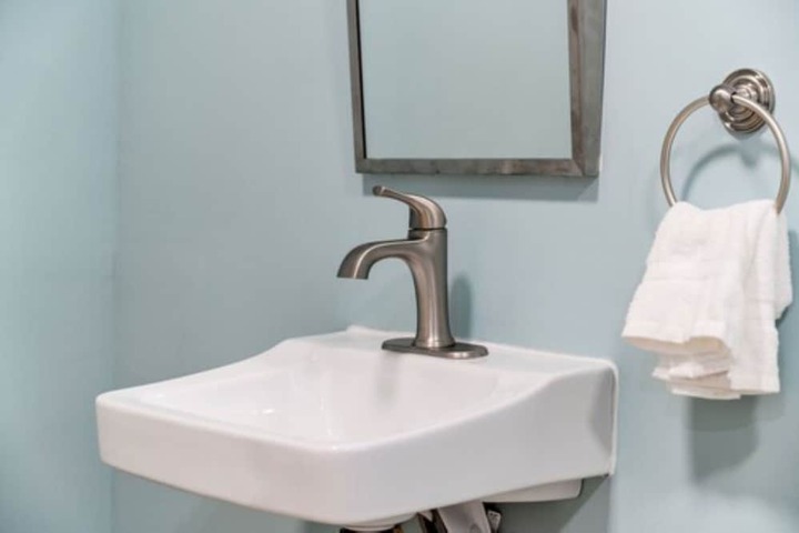 Bathroom sink