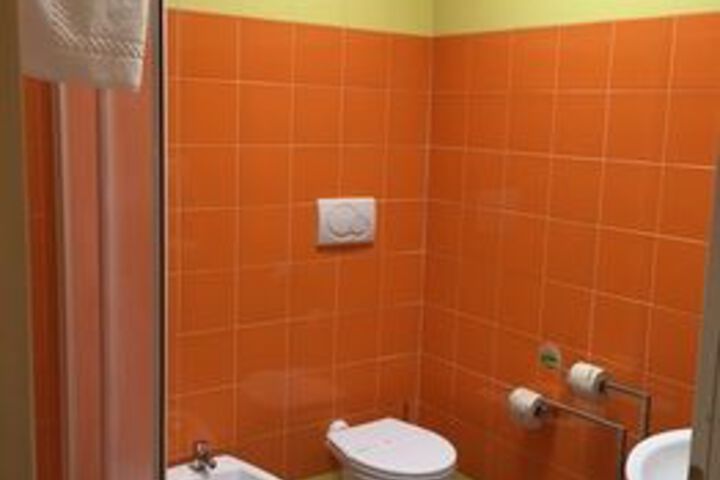 Room 4 of 40