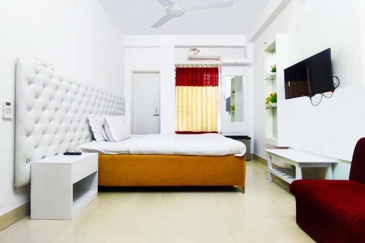 Room 6 of 24