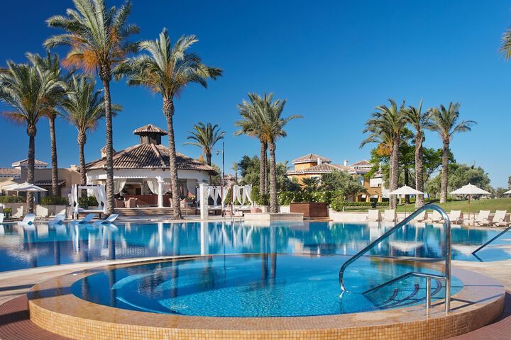 Hotel with Pool
