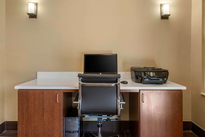 Business Center 34 of 36