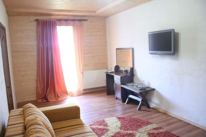 Room 13 of 37