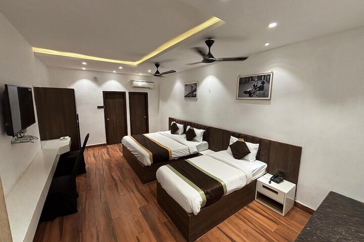 Room 8 of 25