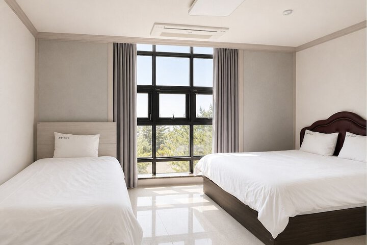 Room 53 of 79