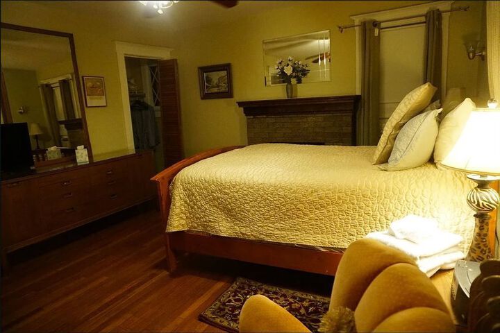 Room 16 of 40