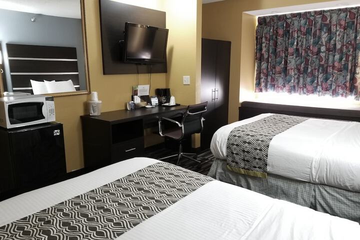 1 Queen Bed Accessible Room (4 of 21)