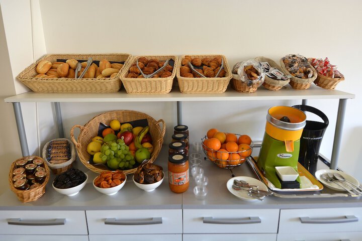 Breakfast/Coffee Service 45 of 60