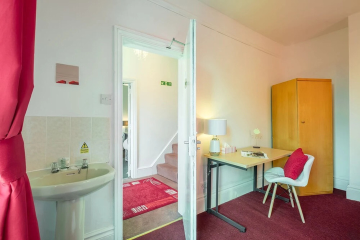 Room 3 of 21