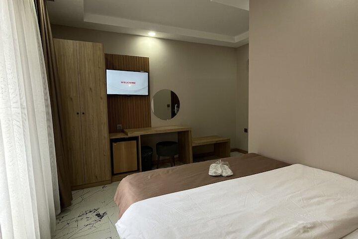 Room 5 of 40