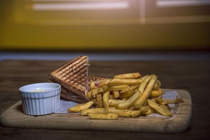 Dining 35 of 40