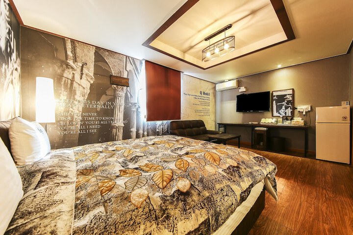 Room 13 of 49