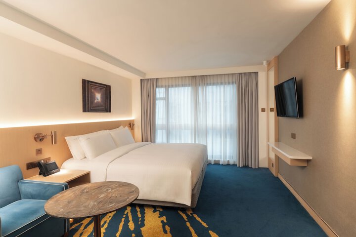 Room 14 of 90