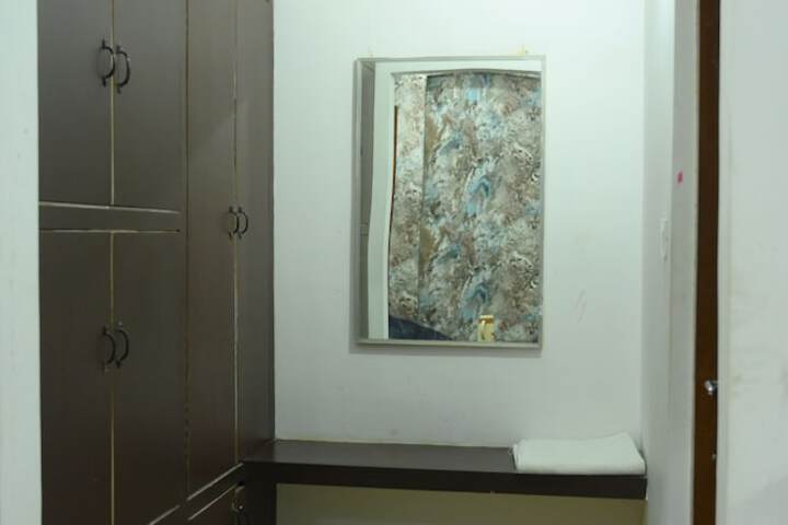 Room 81 of 106