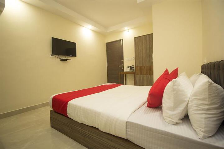 OYO 24810 SILVER CRESCENT