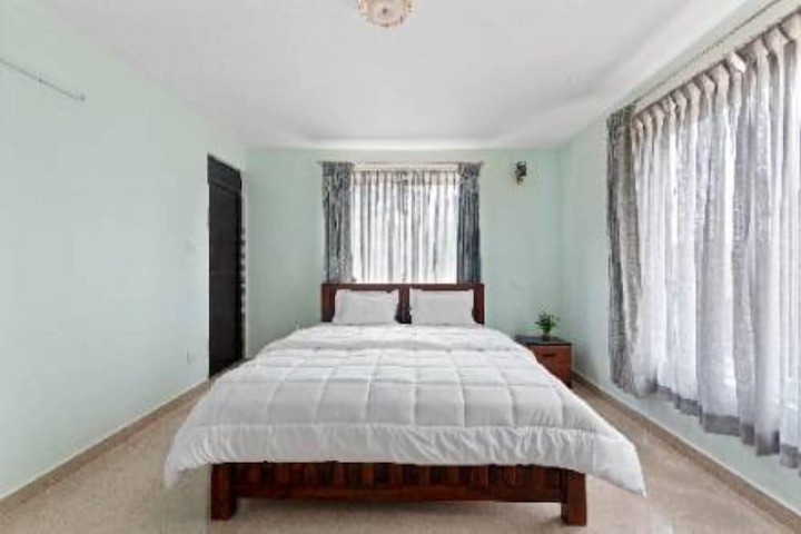 Room 5 of 8