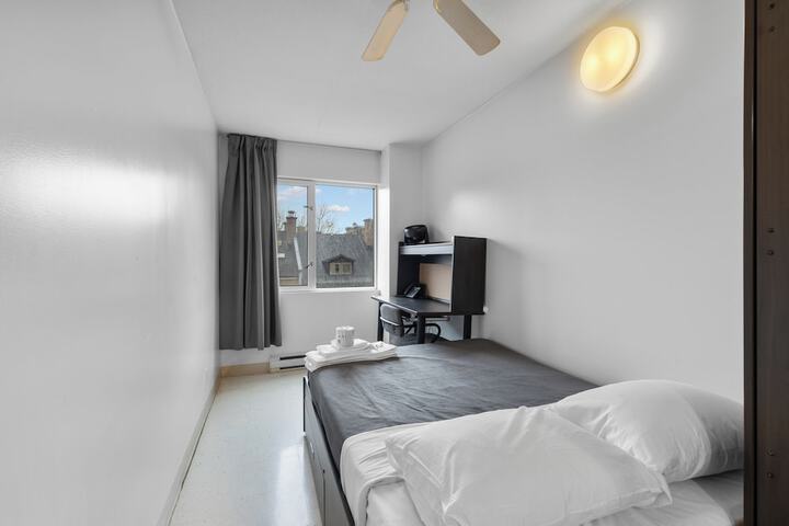 Room 15 of 42