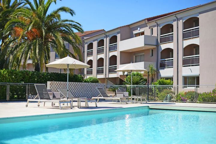 Pool Hotel