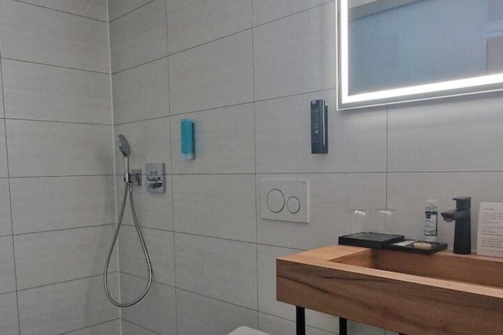 Room 15 of 27