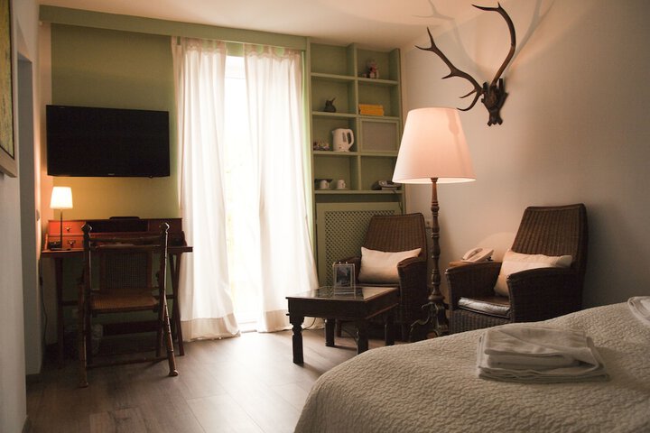 Room 8 of 80