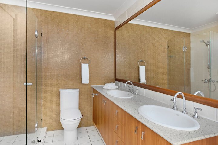 Room 42 of 62