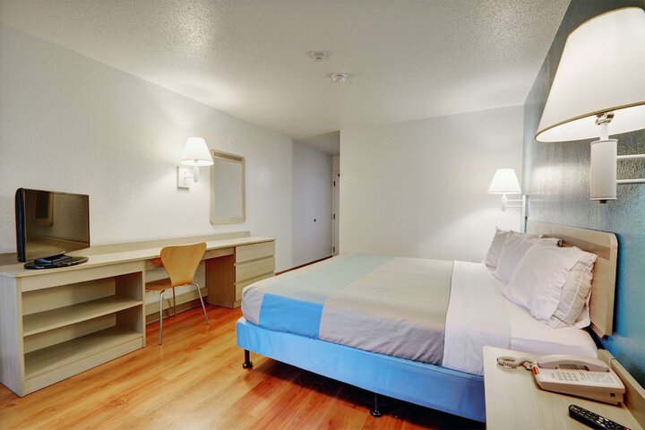 1 King Bed (1 of 3)