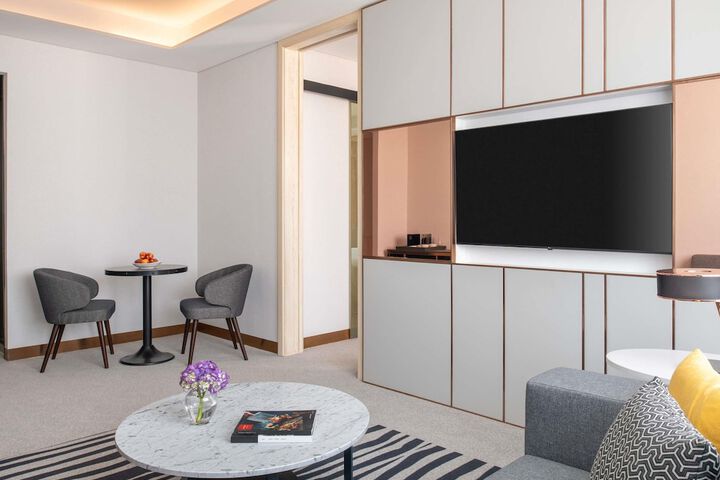 Room 7 of 90