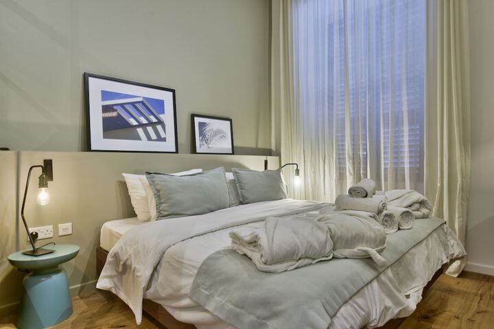 Room 5 of 10