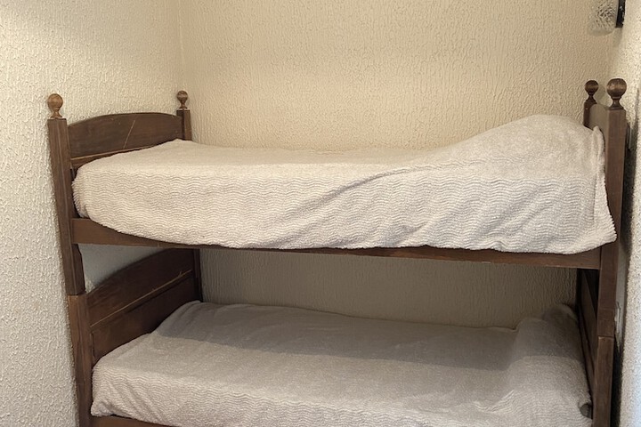 Room 2 of 6