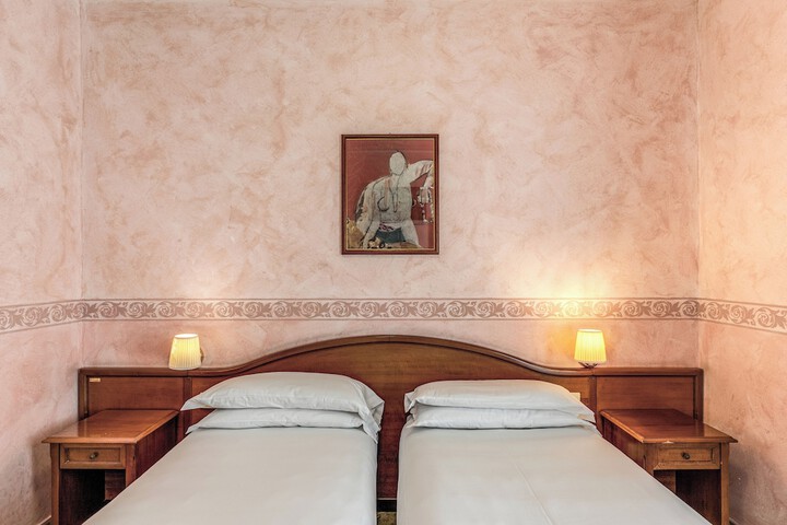 Room 42 of 76