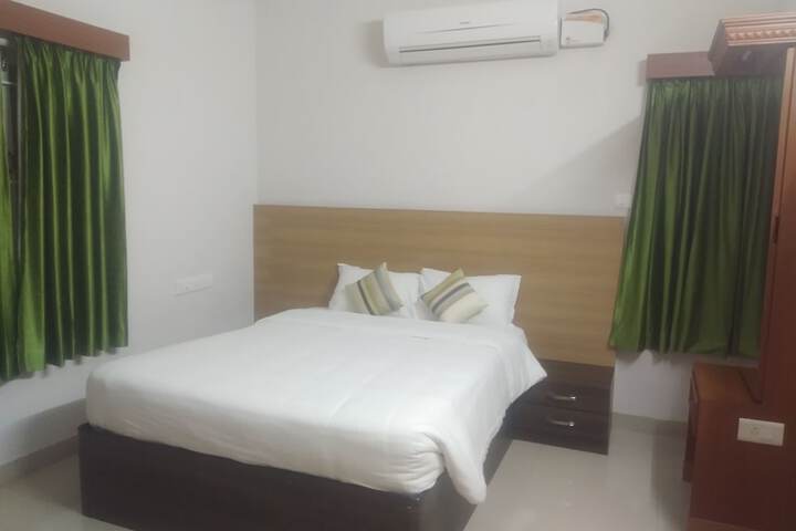 Room 2 of 33