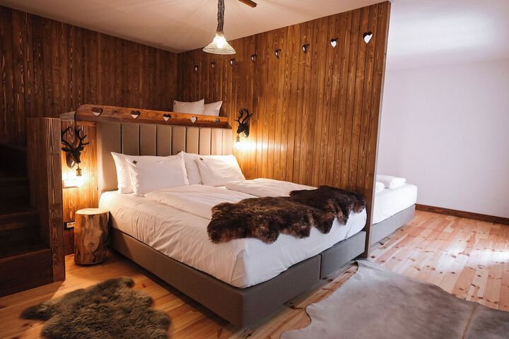 Room 4 of 55