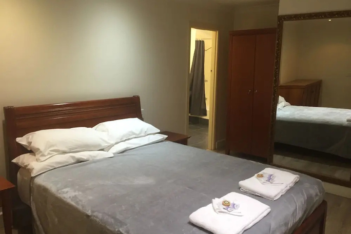 Room 4 of 15