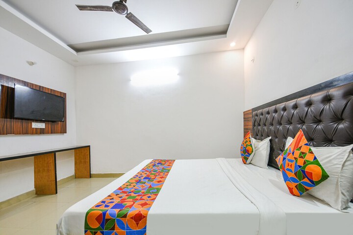 Room 13 of 24