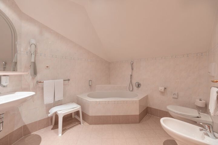 Room 14 of 49