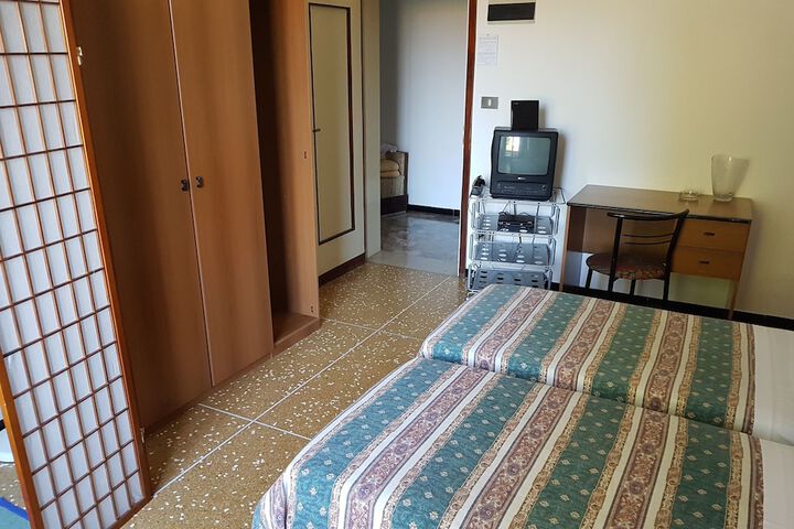 Room 10 of 39