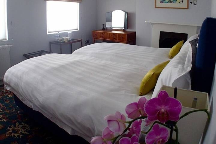 Room 34 of 103