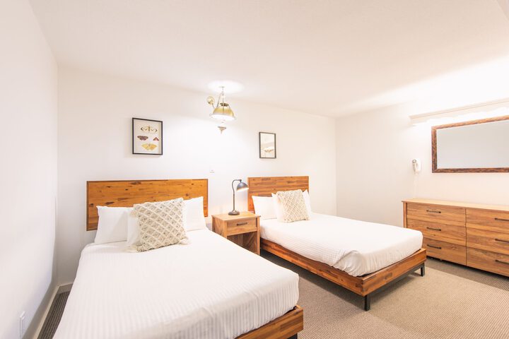 Superior 1 Queen and 1 Double Bed Queen Bed (23 of 26)