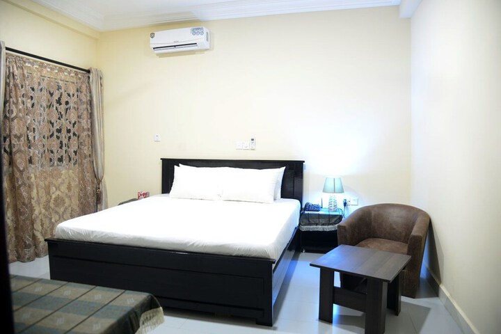 Room 4 of 17