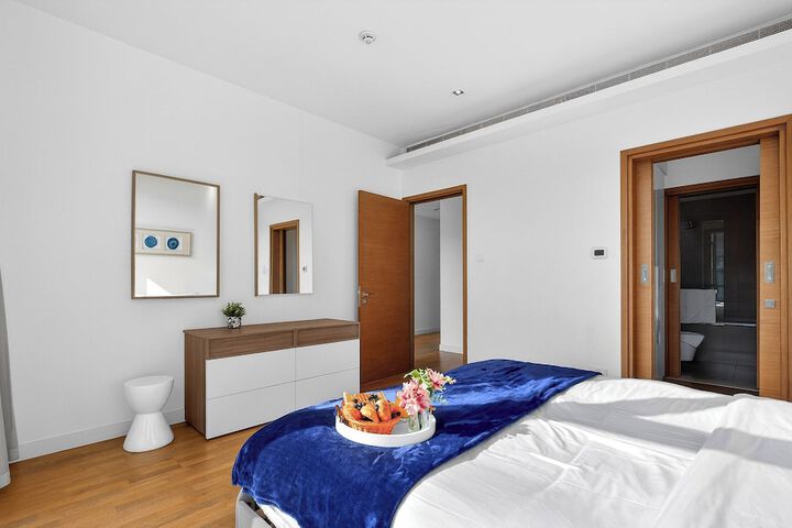 Room 4 of 28