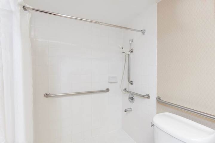 2 Double Beds Pool View (6 of 9)