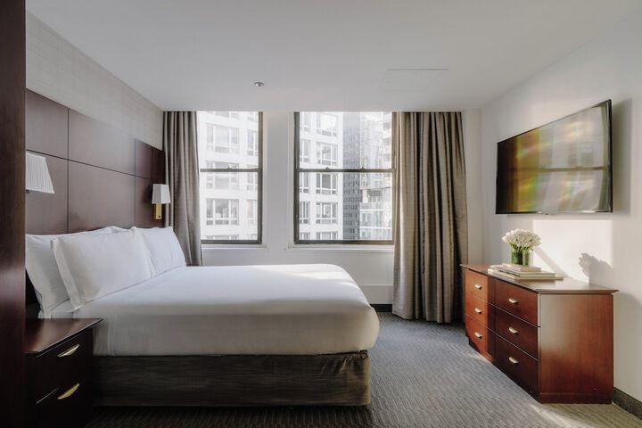 Club Queen Bed (4 of 21)